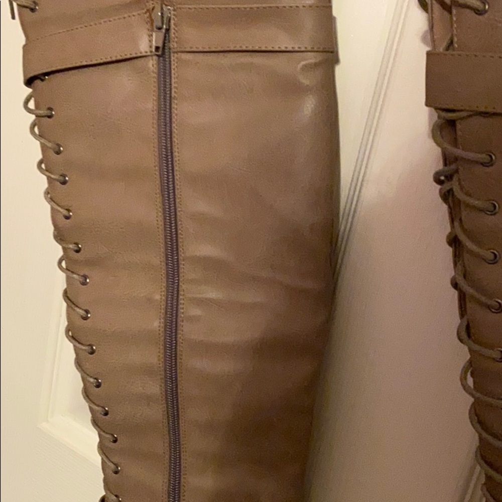 Boot - Picture 6 of 6